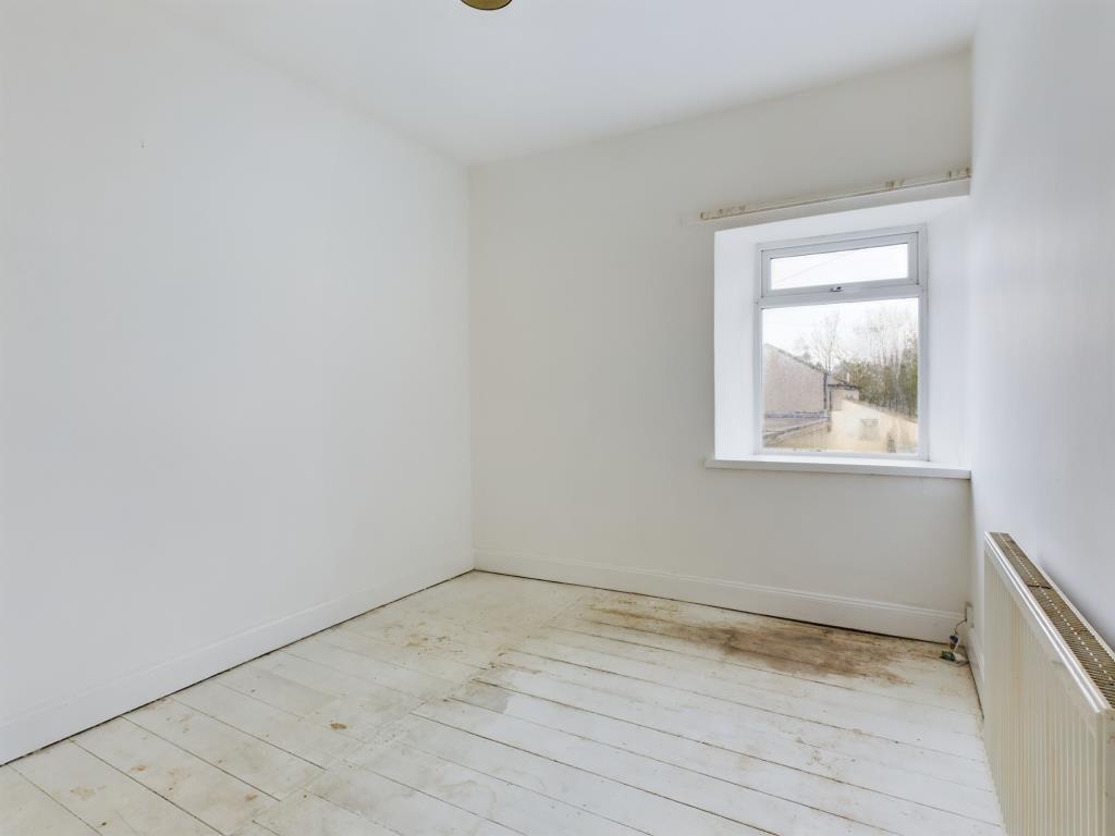 Lot: 43 - MIXED USE PROPERTY PLUS OUTBUILDING WITH PLANNING APPROVAL - First floor bedroom